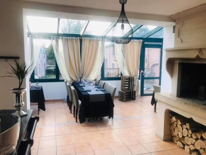 Aux Berges De Sambre Hotell Aulnoye-Aymeries Exteriör bild